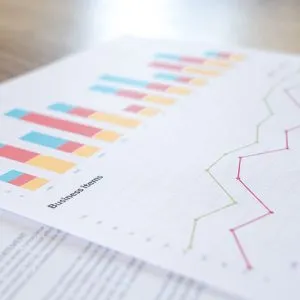 Pelajari rumus ROE dan manfaatnya untuk menilai efektivitas keuangan perusahaan dan strategi manajemen bisnis