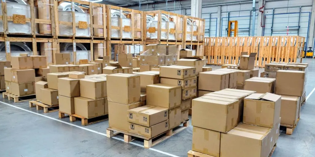 Di Balik Layar Industri Kecantikan: Peran Logistik dalam Menjaga Kualitas Produk, divisi logistik adalah