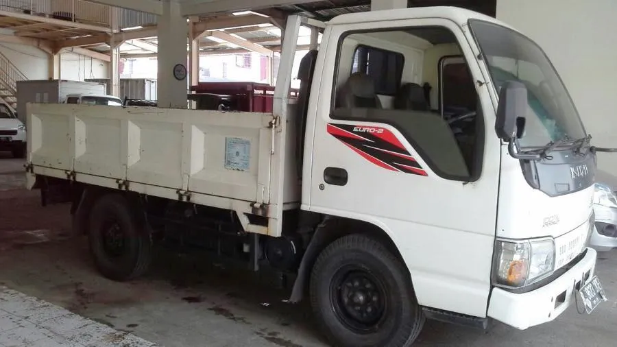 Keunggulan Menggunakan Truk Engkel dalam Bisnis