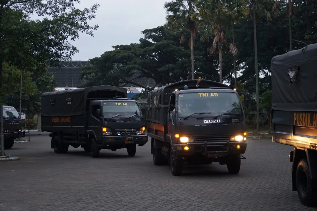 mobil tronton tni
