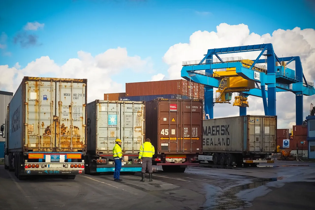 perusahaan logistik adalah