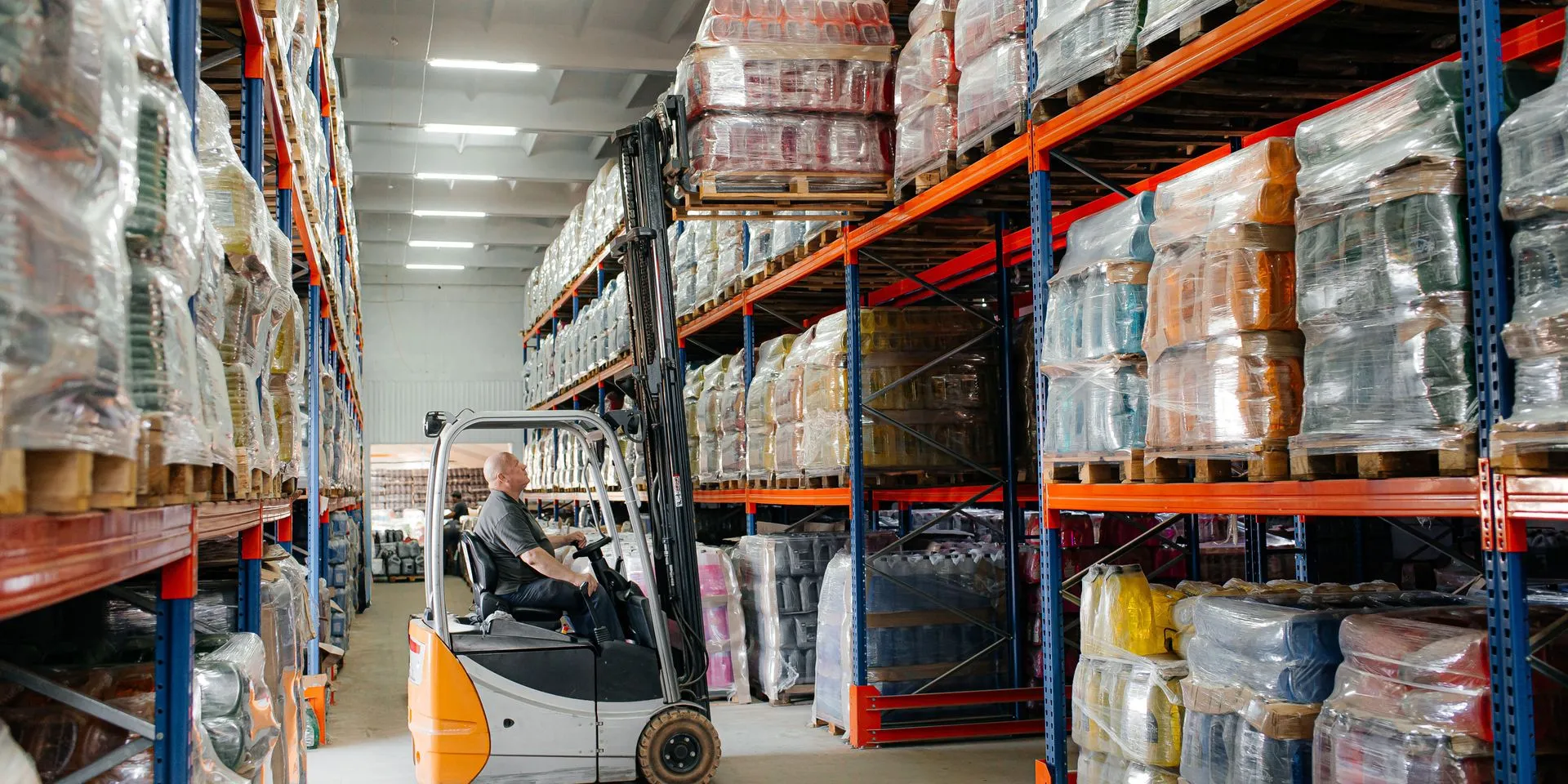 tugas operator warehouse