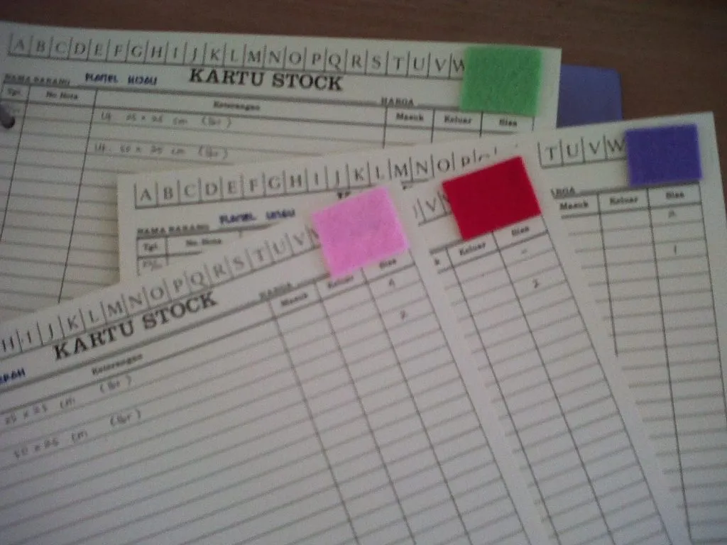 contoh kartu stok barang