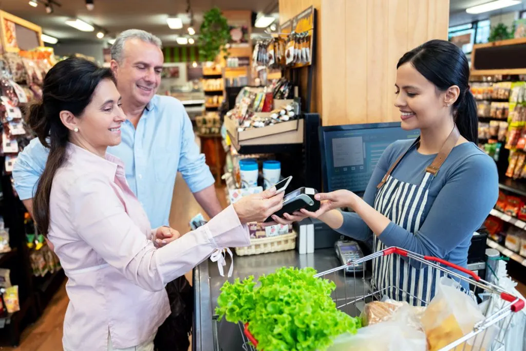 retail assistant adalah
