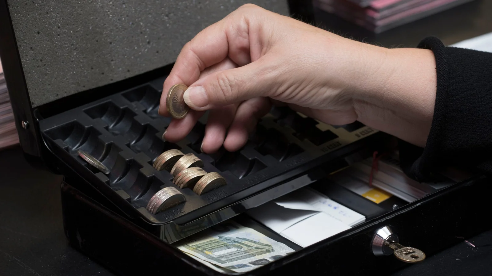 contoh laporan petty cash