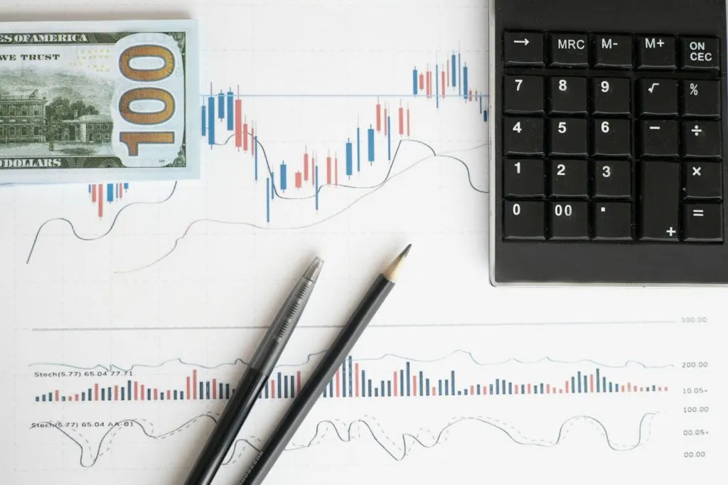 perbedaan finance dan accounting