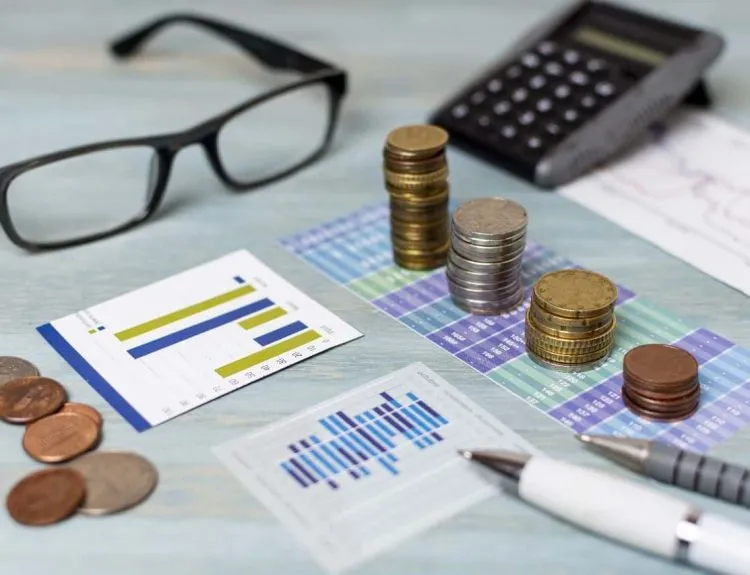 perbedaan finance dan accounting