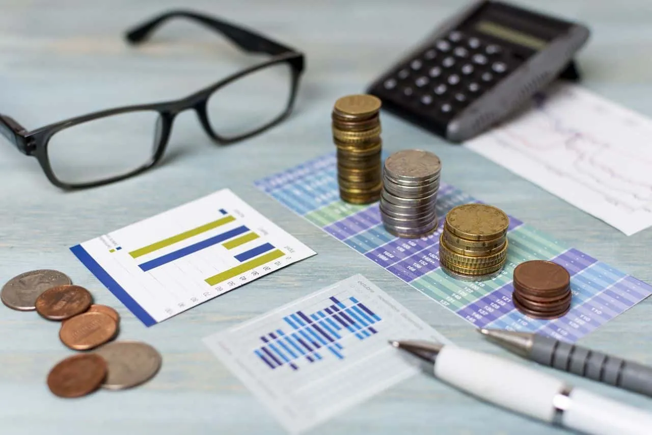 perbedaan finance dan accounting