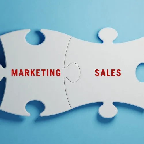 perbedaan sales dan marketing