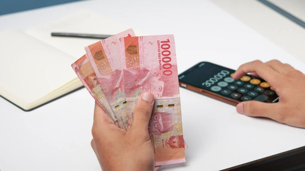 apa kelebihan dan kekurangan menabung di bank