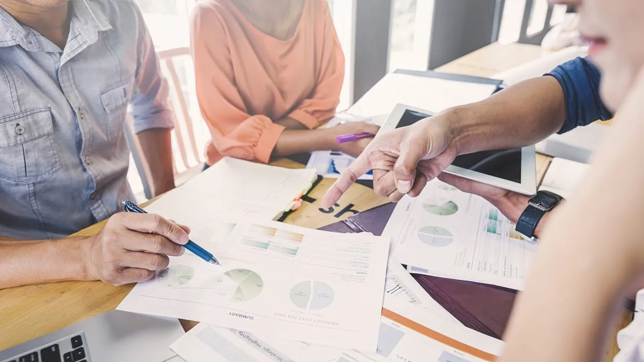 Strategi Bisnis: Kunci Menavigasi Tantangan dan Peluang di Era Dinamis